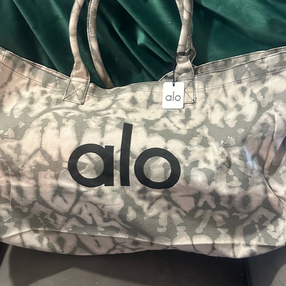ALO Yoga Camouflage Gray Tote Bag - Picture 1 of 4